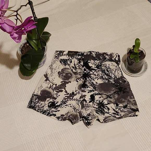 🎉HOST PICK🎉NWT SHORTS - Picture 2 of 7